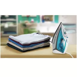 Ferro de Passar Roupa a Vapor e a Seco Black + Decker FX3060 Ceramic Gliss com Spray Branco e Azul